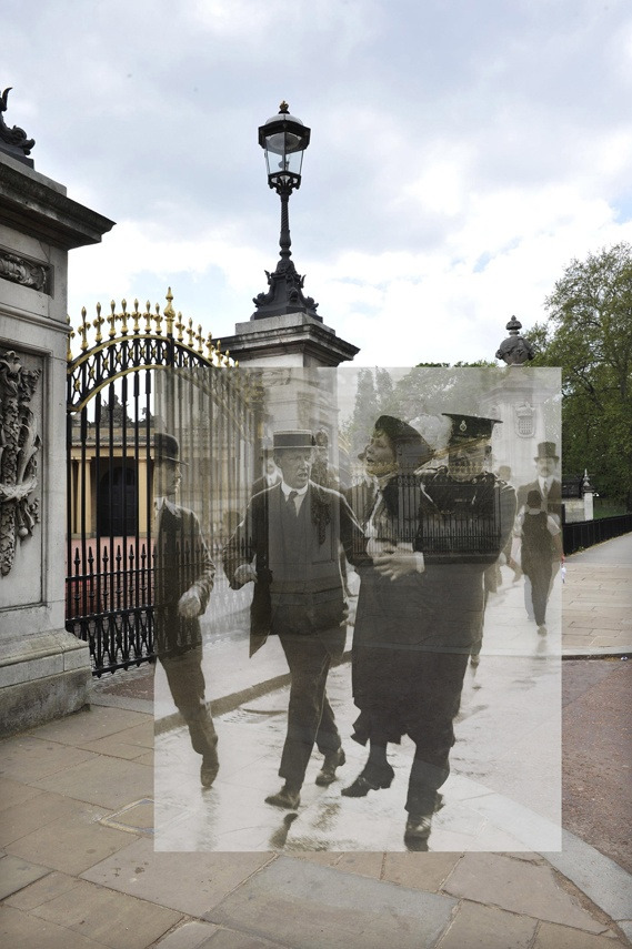 buckingham_palace_gates_0.jpg